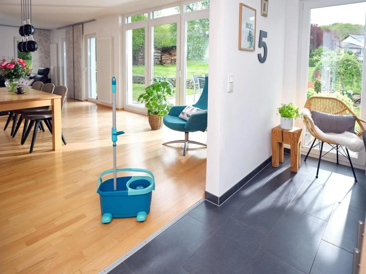 Leifheit Clean Twist Disc Mop Ergo - Dweil Set Compleet Systeem Met Wieltjes - 6 Liter 8 Leifheit Clean Twist Disc Mop Ergo - Dweil Set Compleet Systeem Met Wieltjes - 6 Liter - Afbeelding 6